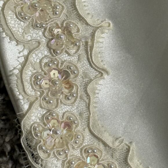 Bridal Wedding Dress Ivory Detachable Train 64”Length Lace Trim Bead Satin VTG - Picture 3 of 9